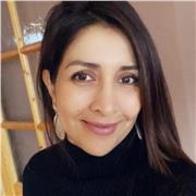 Hallo, Ich bin Karina, Kolumbianerin, Juristin und Spanischlehrerin.